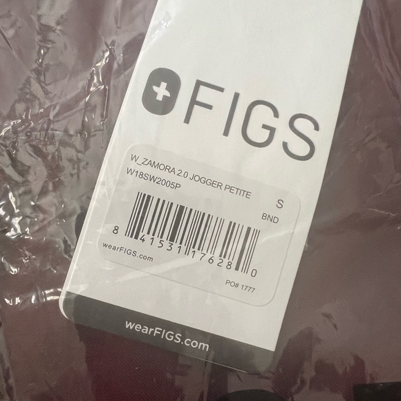 Figs NWT Zamora Jogger Scrubs Burgundy S/P - Picture 4 of 6